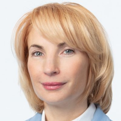 Оксана Вершинина назначена на должность директора по связям с общественностью Renault Россия!